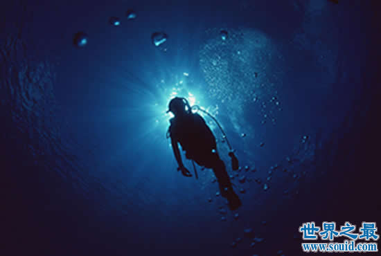 人类潜水最深纪录，深达332米(人类潜水极限)